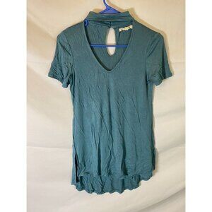 LIVING DOLL WOMENS JUNIORS SIZE SMALL TOP SHIRT BLOUSE CUTOUT